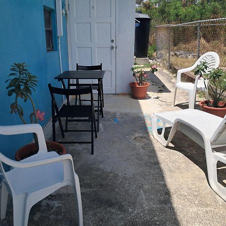 Michand Guest Apartments- Cozy One Or Two Bedroom- 5 Walk Minutes From Airport 10 Mins Drive To Oistins Or Beach Christ Church Esterno foto