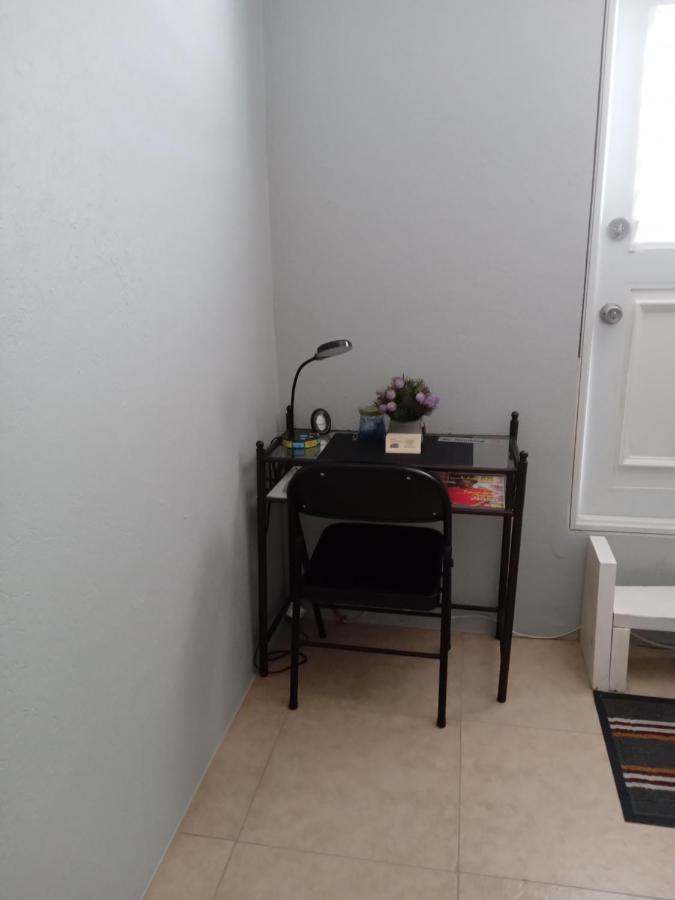 Michand Guest Apartments- Cozy One Or Two Bedroom- 5 Walk Minutes From Airport 10 Mins Drive To Oistins Or Beach Christ Church Esterno foto