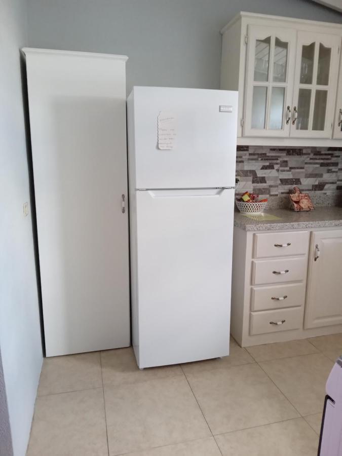 Michand Guest Apartments- Cozy One Or Two Bedroom- 5 Walk Minutes From Airport 10 Mins Drive To Oistins Or Beach Christ Church Esterno foto