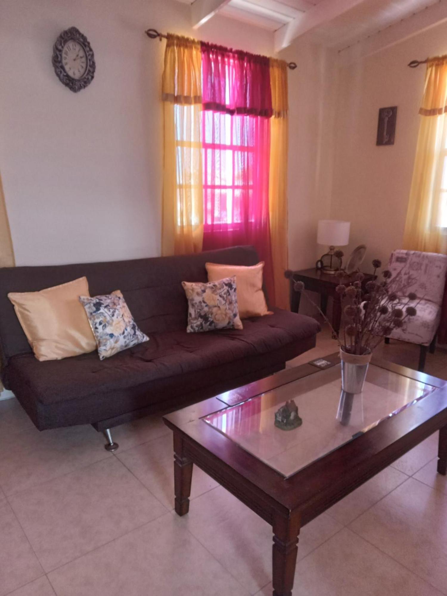 Michand Guest Apartments- Cozy One Or Two Bedroom- 5 Walk Minutes From Airport 10 Mins Drive To Oistins Or Beach Christ Church Esterno foto