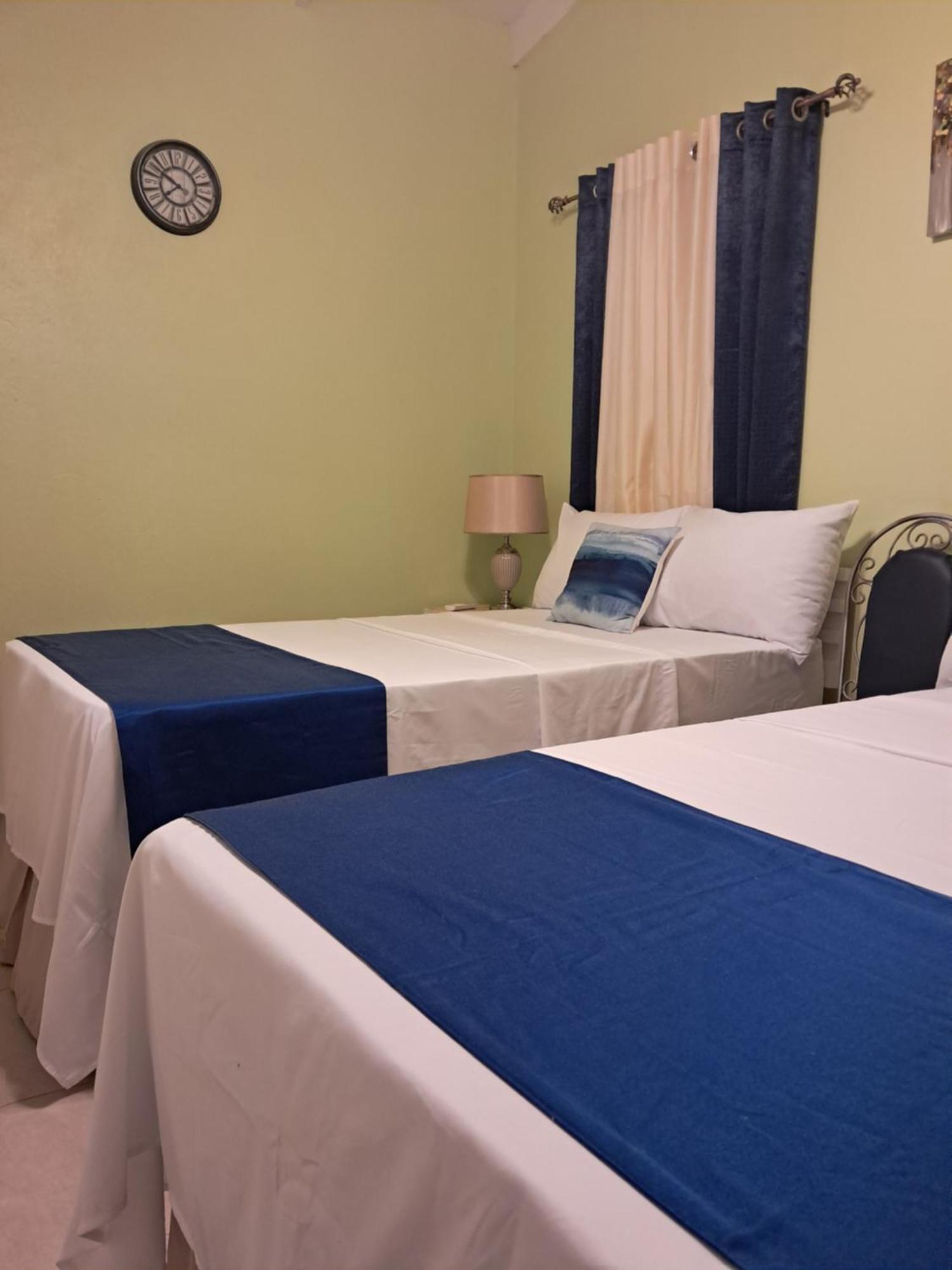 Michand Guest Apartments- Cozy One Or Two Bedroom- 5 Walk Minutes From Airport 10 Mins Drive To Oistins Or Beach Christ Church Esterno foto