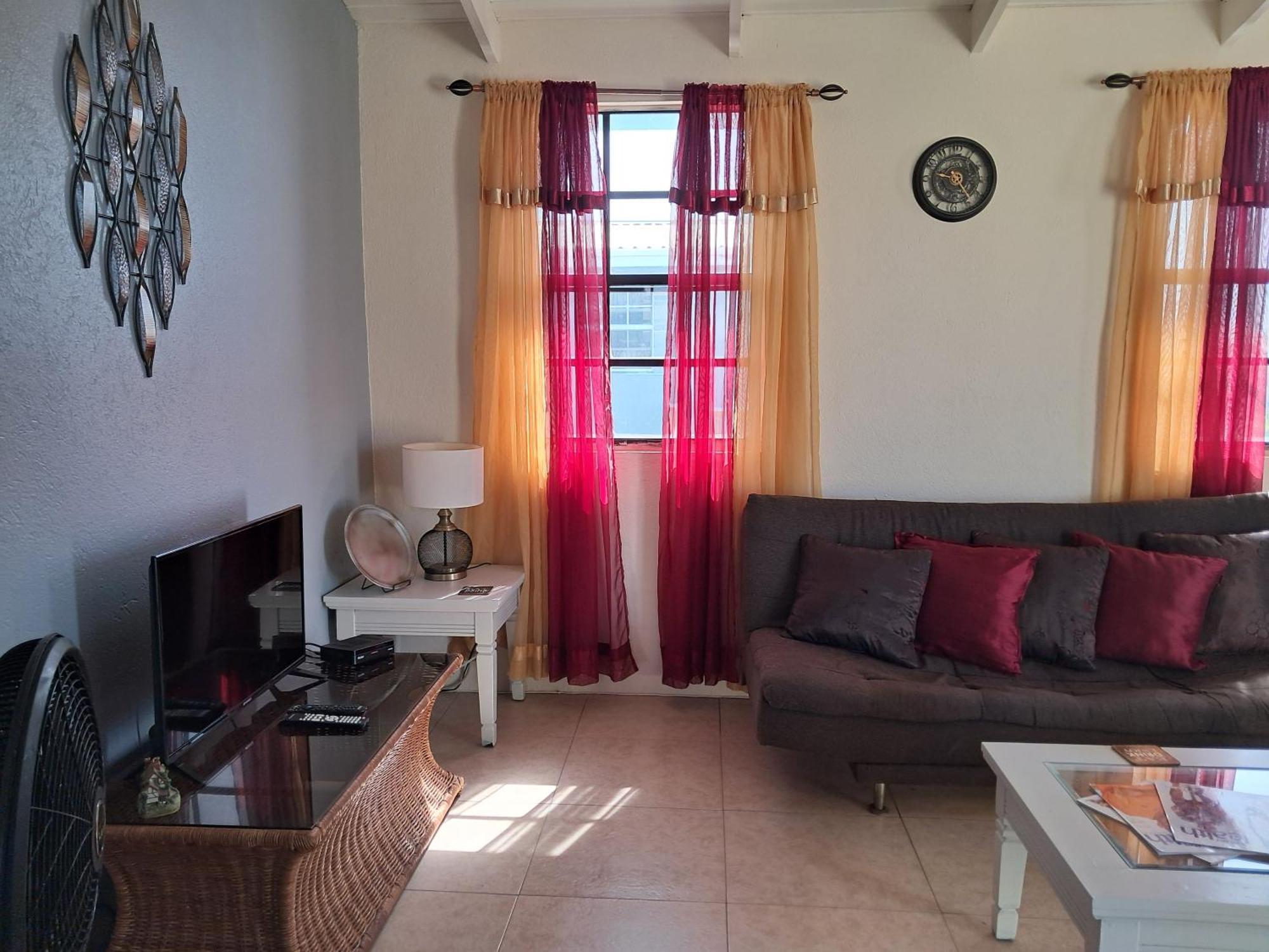 Michand Guest Apartments- Cozy One Or Two Bedroom- 5 Walk Minutes From Airport 10 Mins Drive To Oistins Or Beach Christ Church Esterno foto
