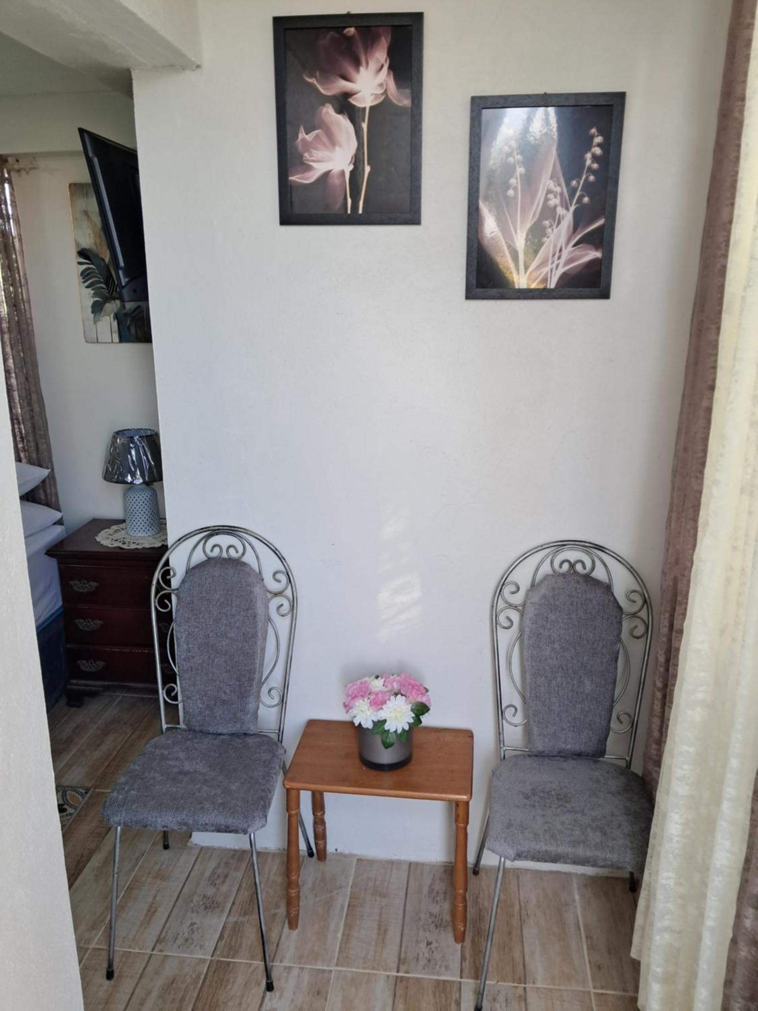 Michand Guest Apartments- Cozy One Or Two Bedroom- 5 Walk Minutes From Airport 10 Mins Drive To Oistins Or Beach Christ Church Esterno foto