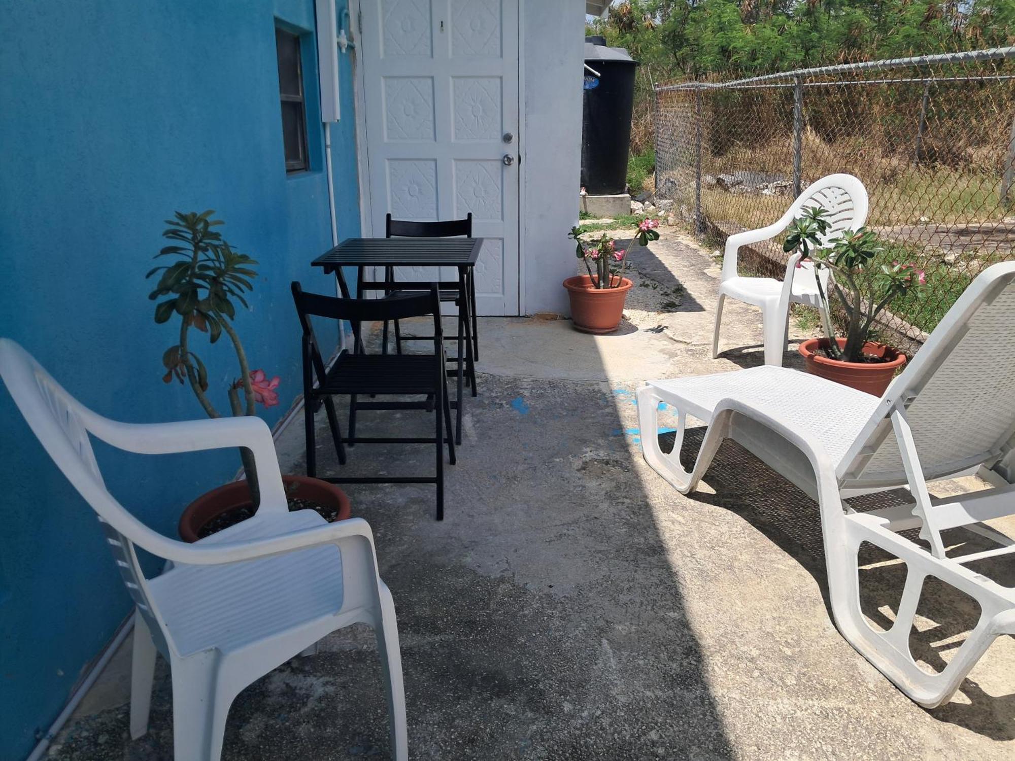 Michand Guest Apartments- Cozy One Or Two Bedroom- 5 Walk Minutes From Airport 10 Mins Drive To Oistins Or Beach Christ Church Esterno foto