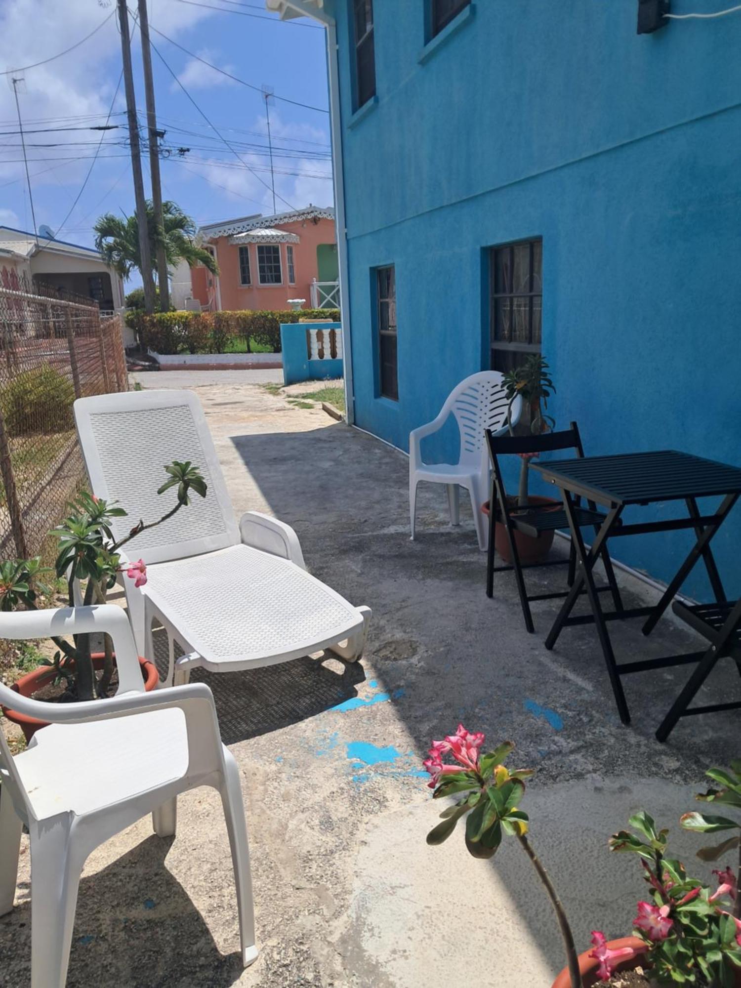 Michand Guest Apartments- Cozy One Or Two Bedroom- 5 Walk Minutes From Airport 10 Mins Drive To Oistins Or Beach Christ Church Esterno foto