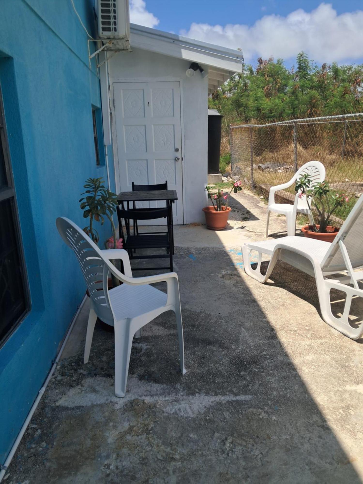 Michand Guest Apartments- Cozy One Or Two Bedroom- 5 Walk Minutes From Airport 10 Mins Drive To Oistins Or Beach Christ Church Esterno foto